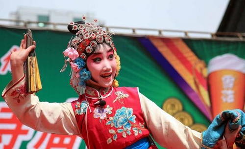 Mouth: When actors perform on stage, they must not only sing beautifully but also
speak clearly.