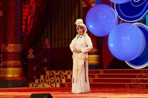 Speaking: The tone between reading and singing is the most effective way to express
the inner thoughts of characters in opera.