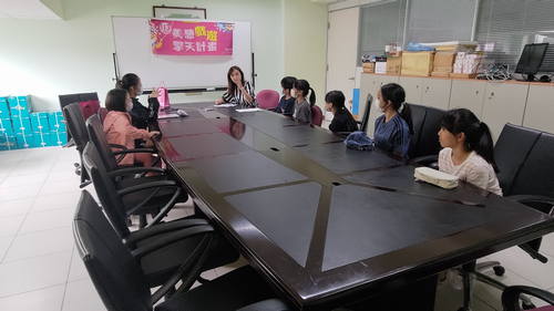 Section Chief Wang explained the answers to the questions in detail.