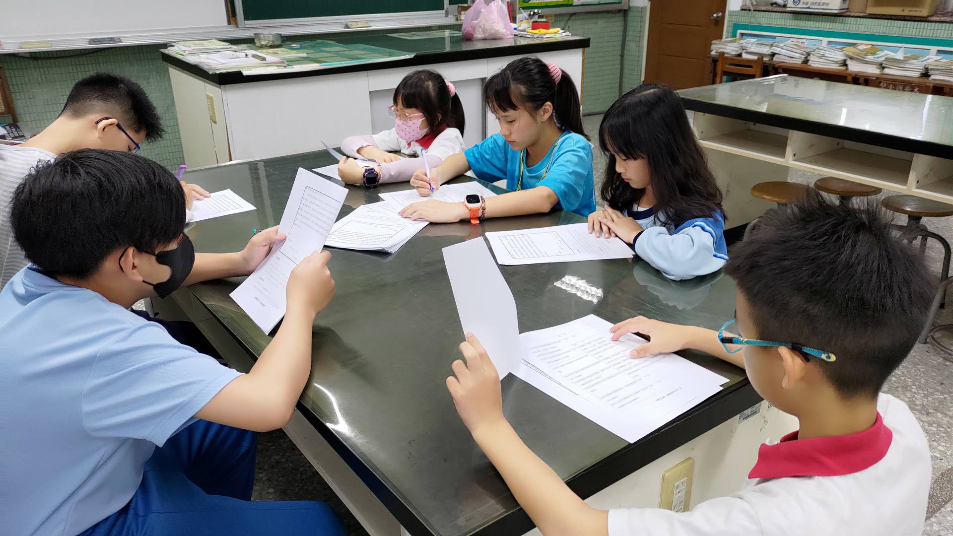 Conduct questionnaire statistics and analysis