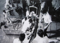 A free medical service team in Matzu picked up medical supplies from a small boat. (1962)