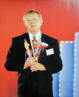 Dr. Noordhoff received the 6th Taiwan Medical Dedication Award. (1996)